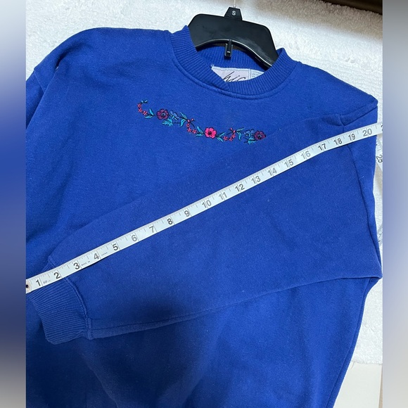 Vintage embroidered sweatshirt with shoulder padding - Picture 5 of 5